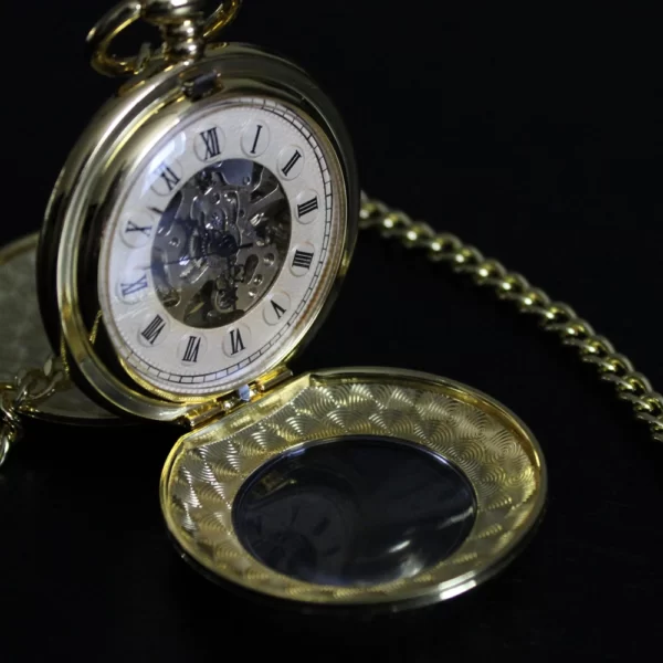 Gouden zakhorloge met ketting – dubbele opening en doorzichtige wijzerplaat