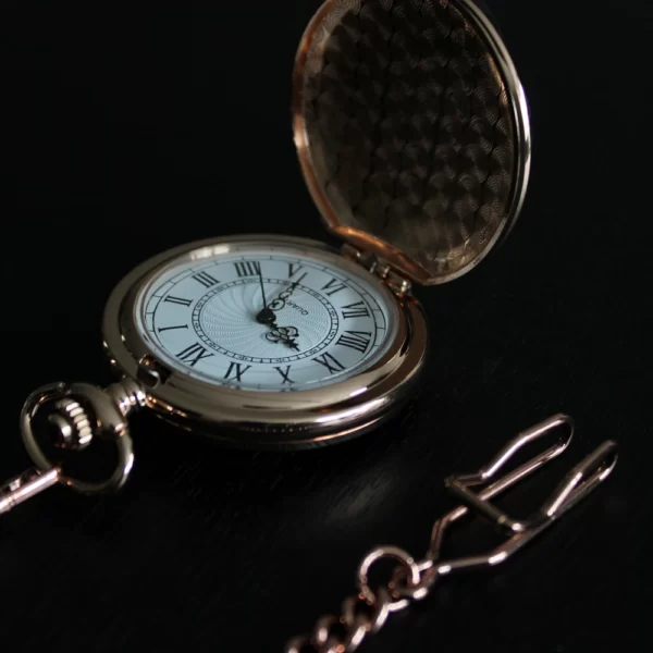 Rose gouden zakhorloge met ketting – romeinse cijfers