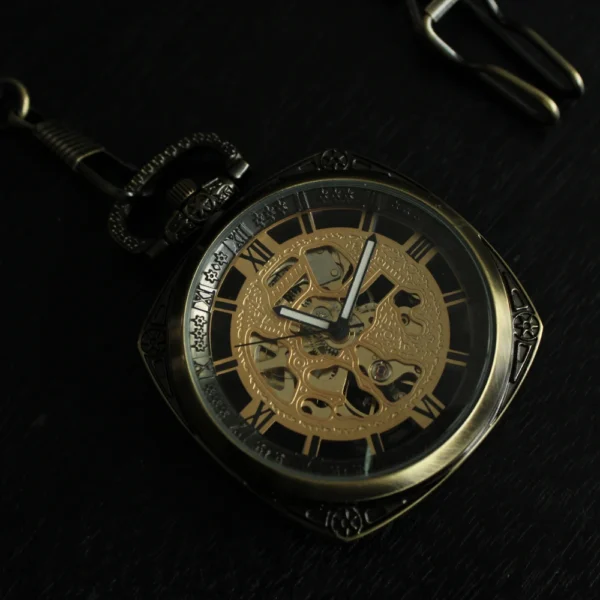 Vierkante bronzen zakhorloge met ketting