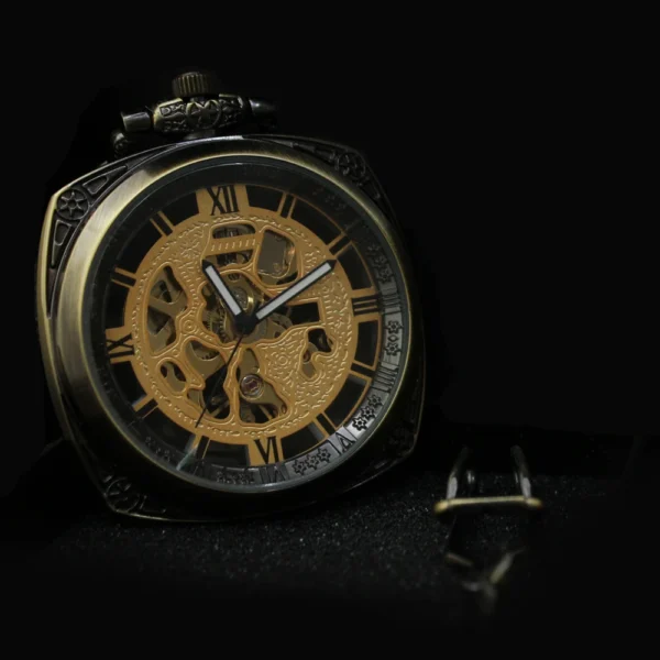 Vierkante bronzen zakhorloge met ketting